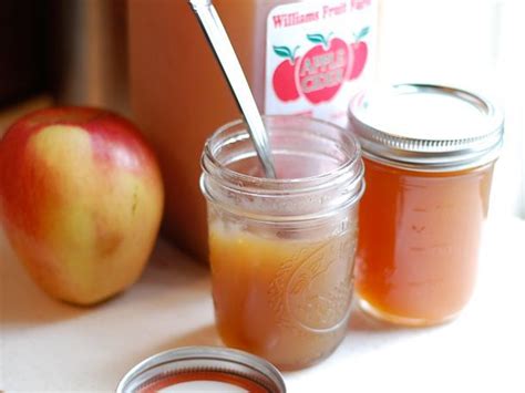 caramel-apple-cider-jelly-recipe-serious-eats image