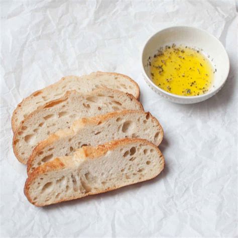 copycat-carrabbas-bread-with-dipping-sauce-secret image