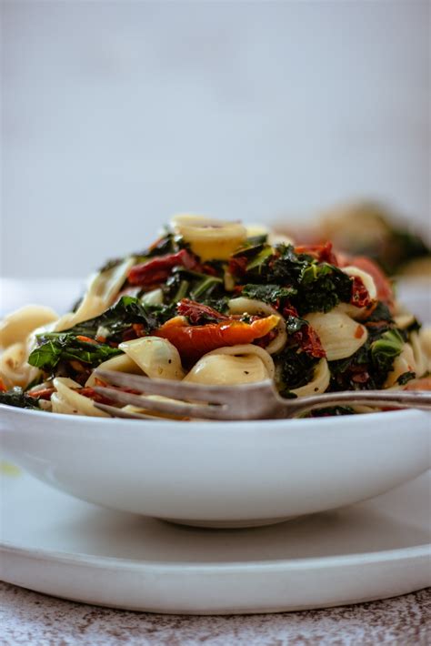 light-and-easy-sun-dried-tomato-and-kale-pasta-kate image
