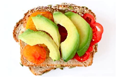 tomato-and-avocado-sandwich-saveur image