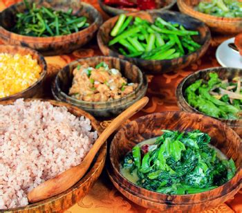 delicious-foods-in-bhutan-ema-datshi-phaksha-paa image