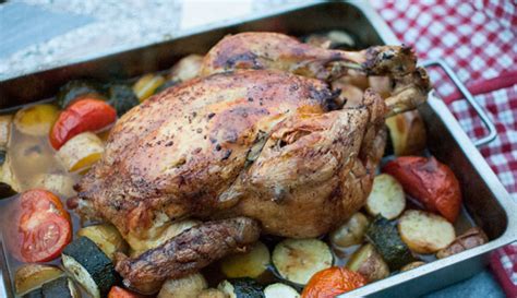 roast-chicken-with-mediterranean-vegetables-val-en image
