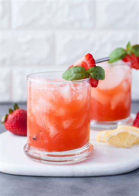 low-carb-strawberry-basil-bourbon-smash image