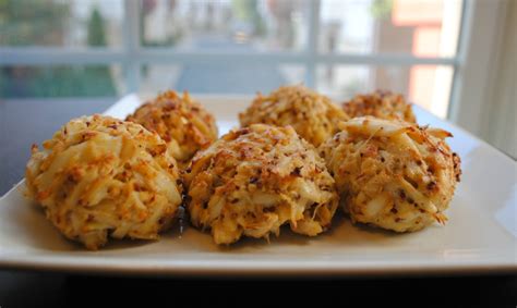 real-maryland-crab-cake-recipe-upright-and image
