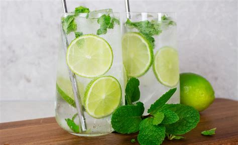 virgin-mojito-mocktail-with-mint-and-lime-the-mindful image