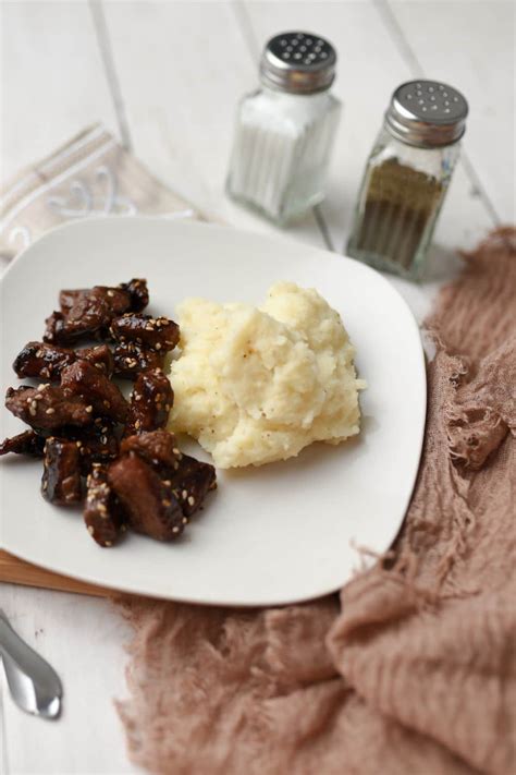 pioneer-woman-beef-tips-and-gravy-delish-sides image