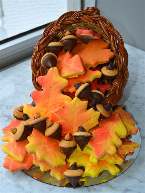 how-to-make-realistic-autumn-leaf-cookies image