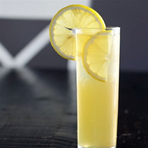 refreshing-arnold-palmer-spiked-drink-homemade image
