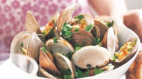 steamed-clams-with-cilantro-and-red-pepper-bon image