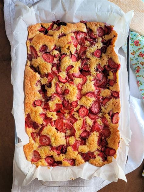 old-fashioned-strawberry-buckle-my-homemade-roots image