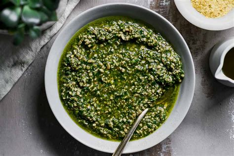 vegan-spinach-pesto-only-6-ingredients-5-minutes-to image