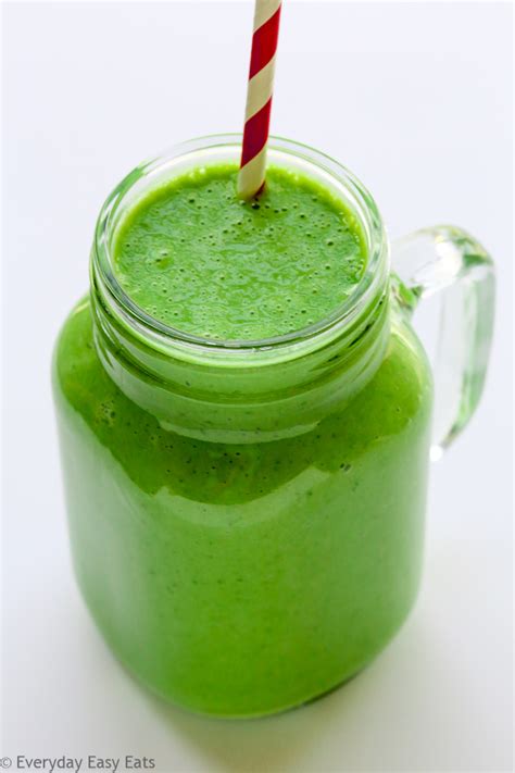 the-best-green-smoothie-with-spinach-kale image