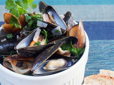 mussels-in-white-wine-moules-marinires-carolines image