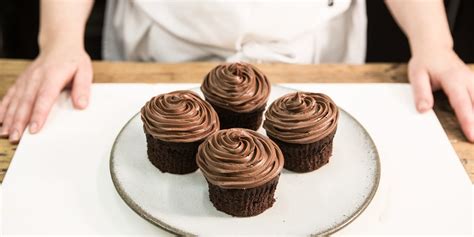 chocolate-fudge-icing-recipe-great-british-chefs image