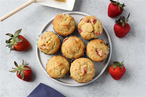 strawberry-almond-flour-muffins-i-heart-vegetables image