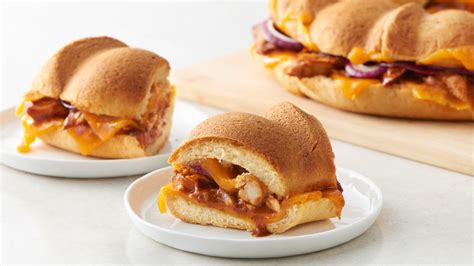 barbecue-chicken-and-cheddar-bundtwich image