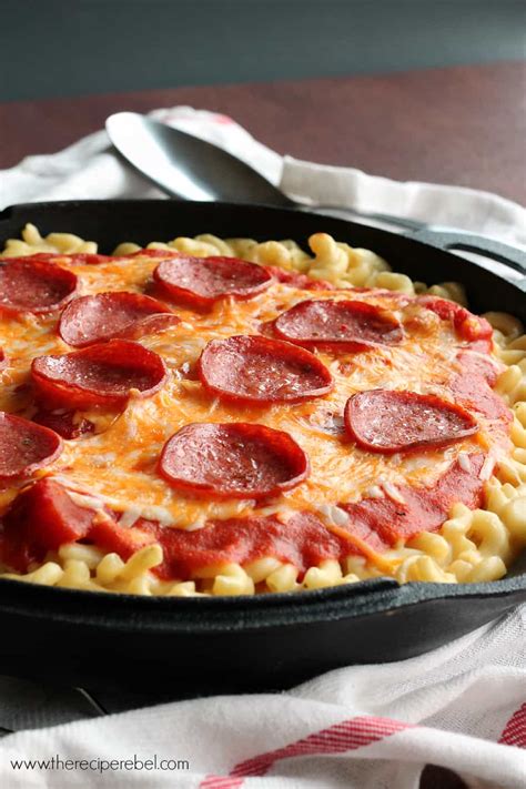 one-pot-pepperoni-pizza-mac-cheese-the image