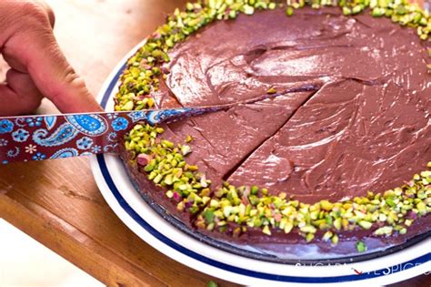 no-bake-chocolate-hazelnut-cheesecake-sugarlovespices image
