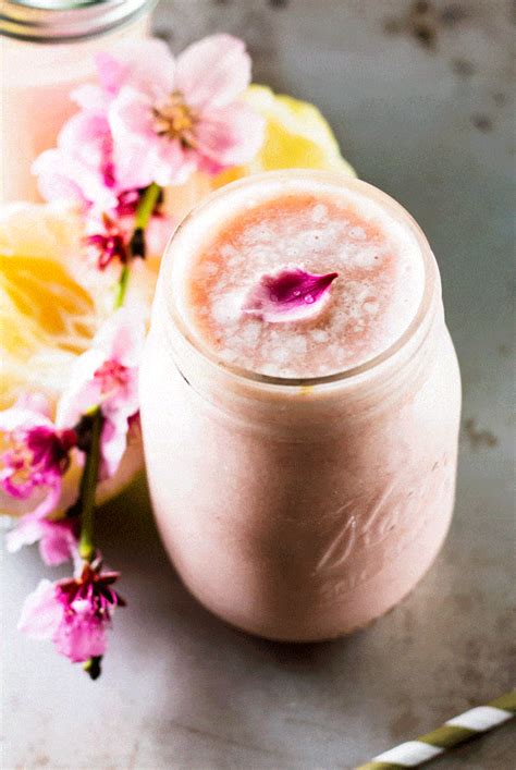 hydrating-pineapple-and-grapefruit-smoothie-whole image