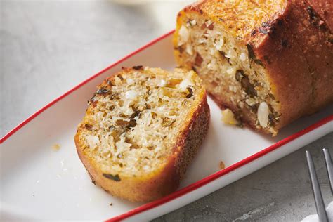 easy-ranch-garlic-bread-recipe-the-mom-100 image