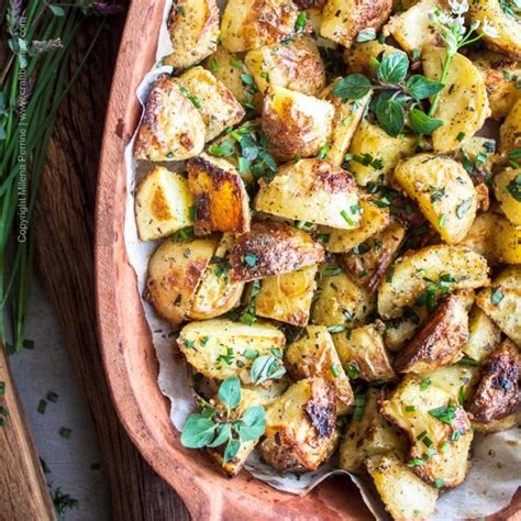 crispy-roasted-potatoes-with-garlic-herbs-easy-to image