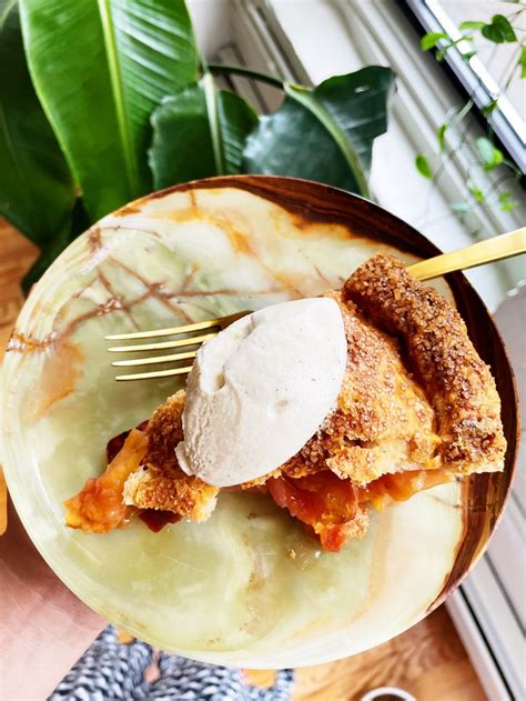 double-crust-peach-pie-with-honey-ginger-and-lime image