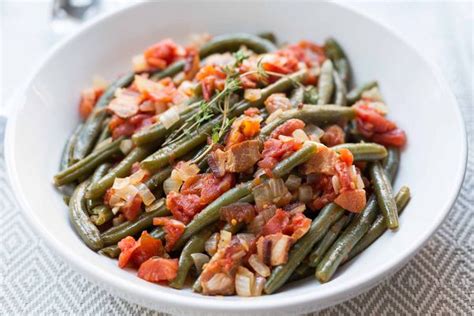 green-beans-with-tomatoes-and-bacon image