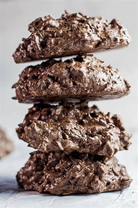 chocolate-macaroons-bake-it-with-love image