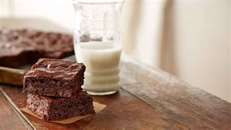 fudgy-dark-brownies-recipe-recipes-hersheyland image