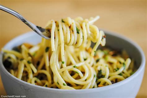 simple-garlic-basil-pasta-crunch-cream image