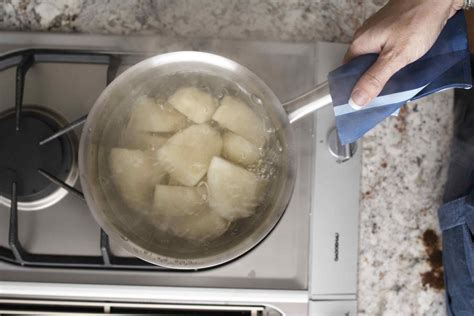 how-to-boil-potatoes-4-ways image