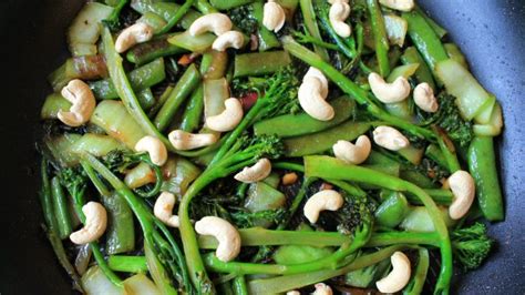 low-carb-green-vegetable-stir-fry-recipe-vegan-stir image