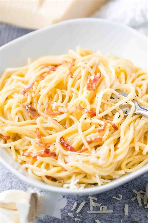 pasta-carbonara-easy-classic-carbonara-sauce image