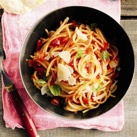 pasta-pomodoro-recipe-chatelainecom image