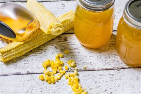 bare-corn-cobs-7-ways-to-use-them-from-corn-stock image