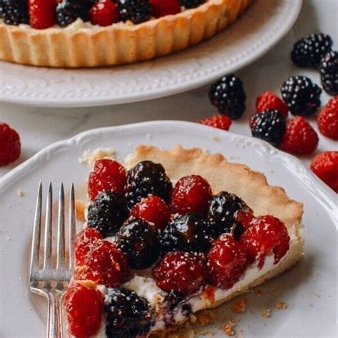 fresh-berry-tart-with-sweet-mascarpone-filling-the image