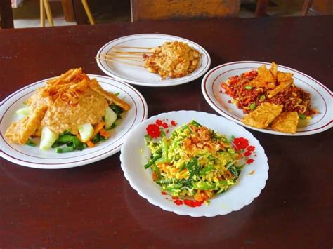 bali-food-guide-12-amazing-balinese-foods-to-try image