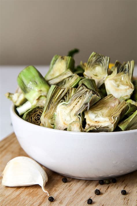 artichokes-dip-with-garlic-fresh-mint-and-lemon-zest image