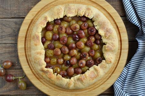 rustic-grape-tarts-recipe-cookme image