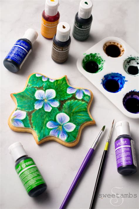 painting-on-royal-icing-with-food-coloring-sweetambs image