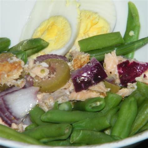 nicoise-style-tuna-salad-with-white-beans-olives image