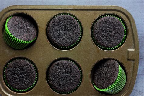 mint-chocolate-cupcakes-with-mint-filling-one-sweet image