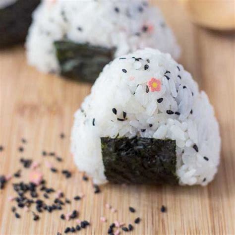 easy-onigiri-recipe-japanese-rice-ball-snack image