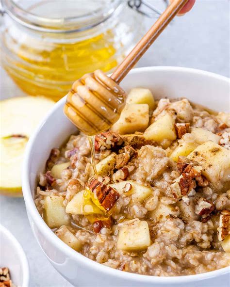 apple-cinnamon-oatmeal-breakfast-healthy-fitness-meals image