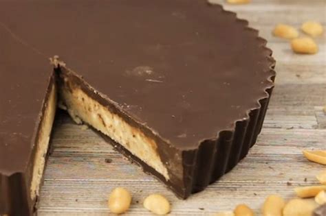 easy-giant-peanut-butter-cup-recipe-cookistcom image