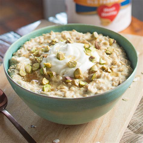 greek-yogurt-oatmeal-bowl-recipe-quaker-oats image