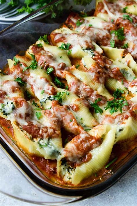 ricotta-and-spinach-stuffed-shells-moms-dinner image
