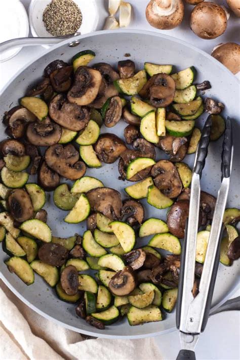 20-minute-sauted-zucchini-mushrooms-hot-pat image
