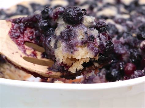 southern-old-fashioned-blueberry-cobbler-divas image