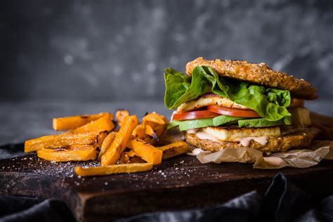 low-carb-halloumi-burger-with-fries-recipe-diet image